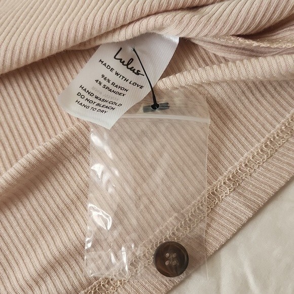 Lulus Ribbed Henley Cropped Top T-shirt Blouse Tan Beige size M new with tag - Picture 5 of 11